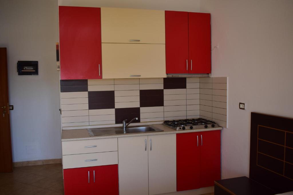 Kuchyň nebo kuchyňský kout v ubytování Villa The View Vlore Albania