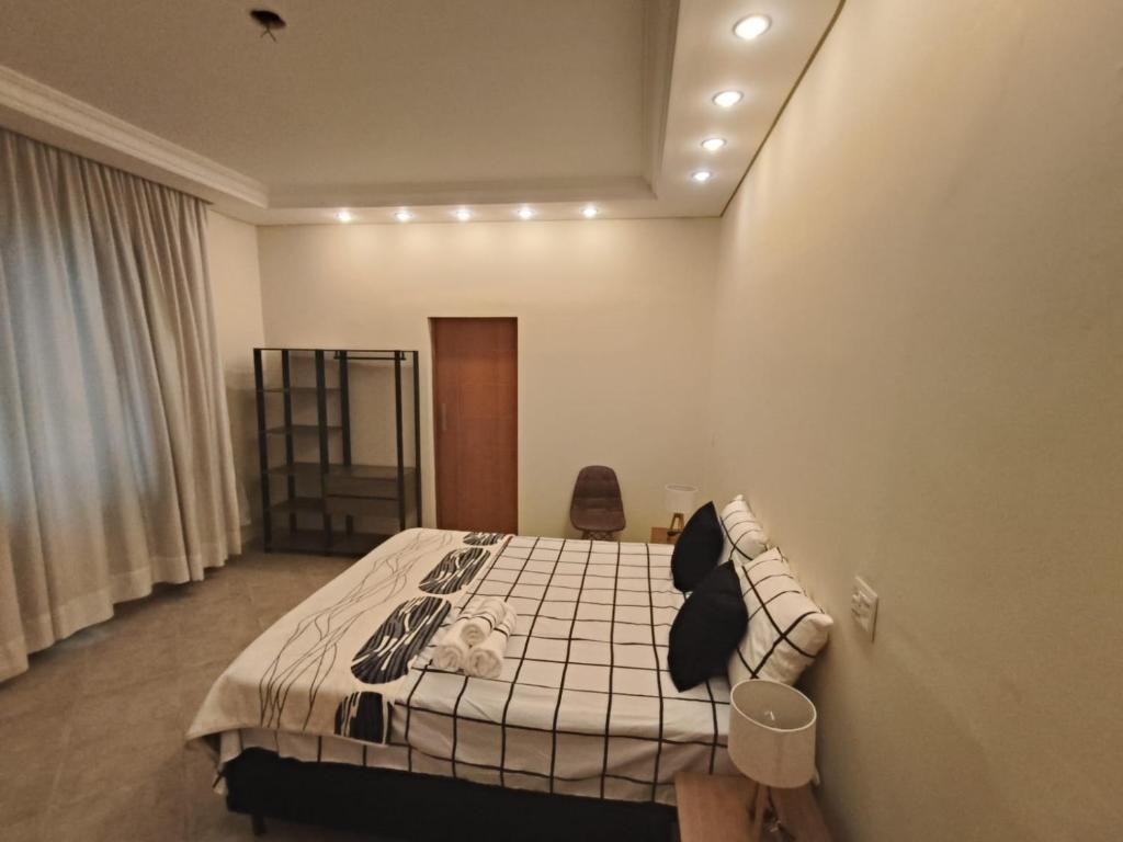 Postel nebo postele na pokoji v ubytování Hospedagem Central CWB