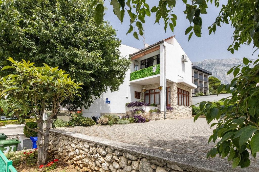 Tòa nhà nơi nhà khách tọa lạc