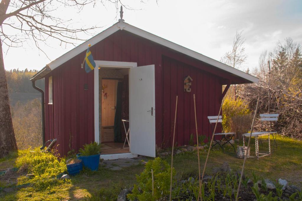 Zahrada ubytování Gezellige Zweedse stuga Dalsland