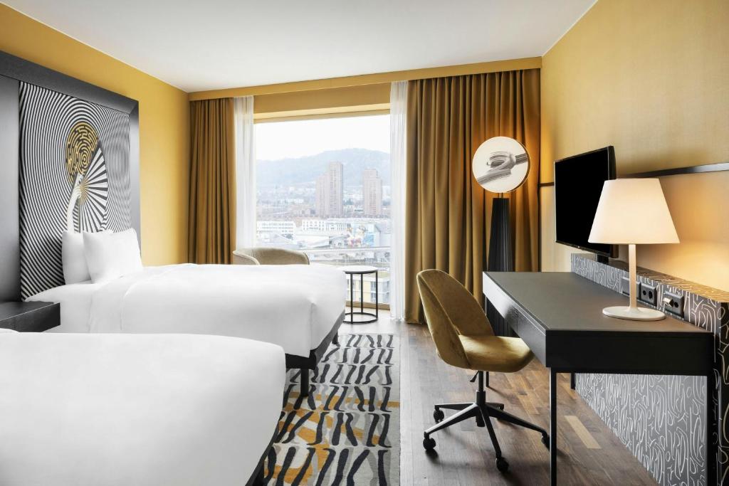 Renaissance Zurich Tower Hotel - Resim 44