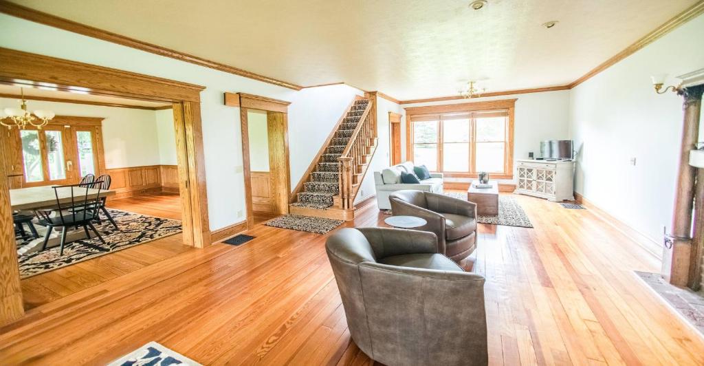 Χώρος καθιστικού στο Nature Valley Farm- 2BD/1BA on private 53 acres