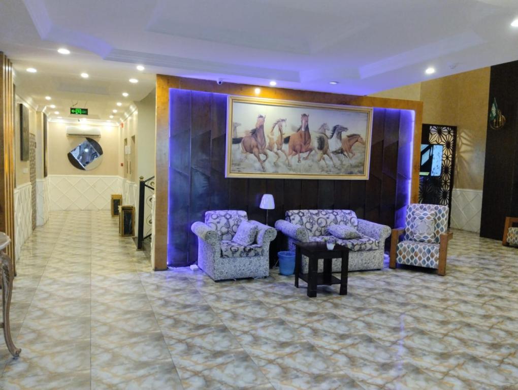 a lobby with chairs and a painting on the wall at فندق زهرة جدة in Jeddah
