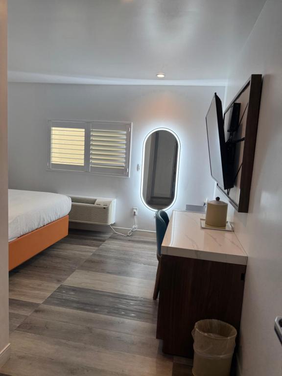 Postel nebo postele na pokoji v ubytování Hotel Rudra - Hollywood