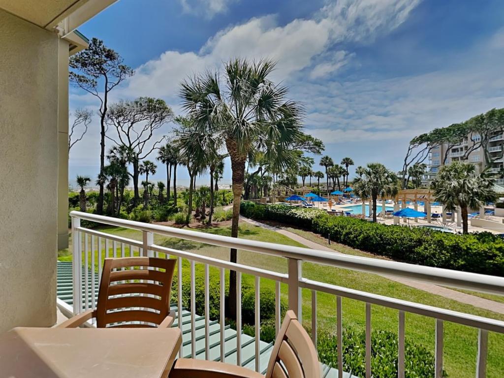 Hampton 6107, 2 Bedroom, Sleeps 6, Large Pool, Oceanfront View