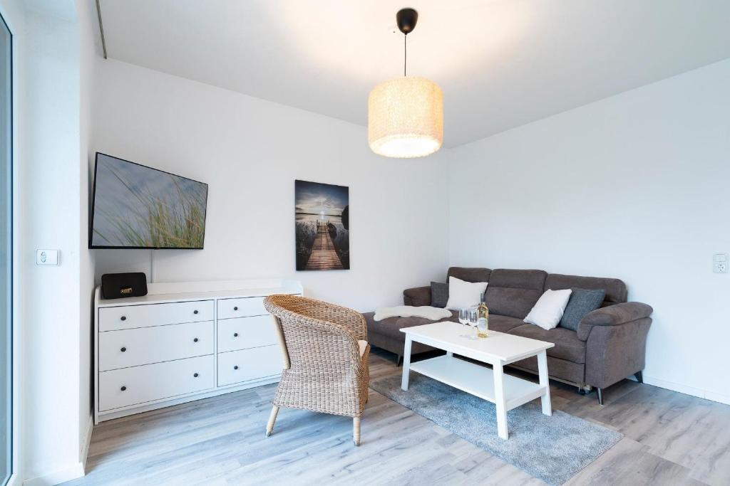 a living room with a couch and a table at Alte Bergstraße 6 Sehnsucht in Scharbeutz