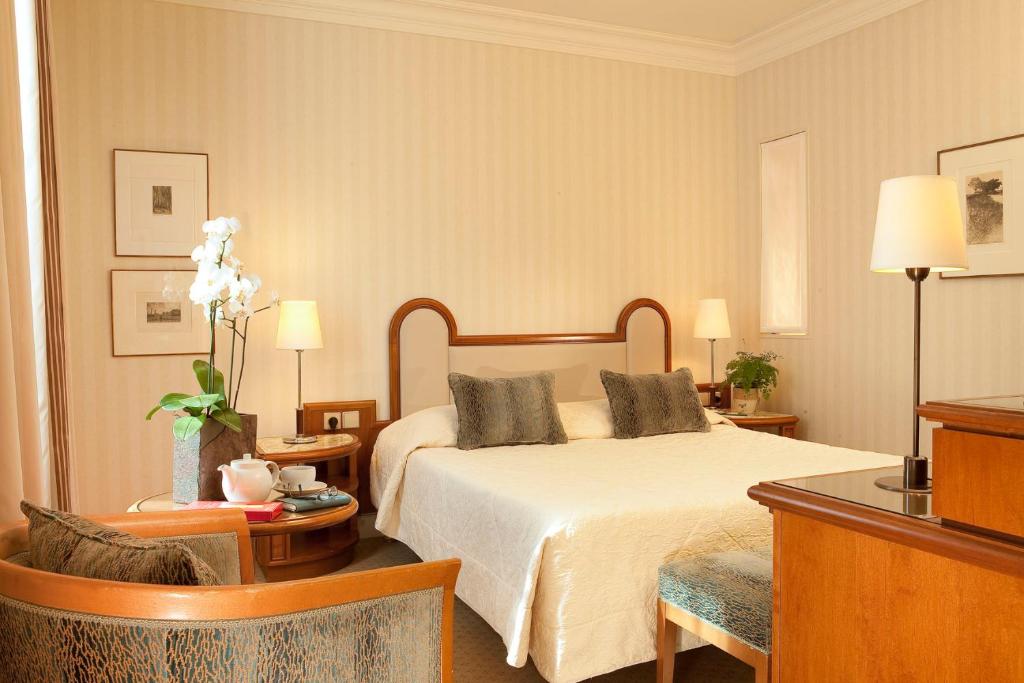 Hôtel De l'Arcade - Resim 23