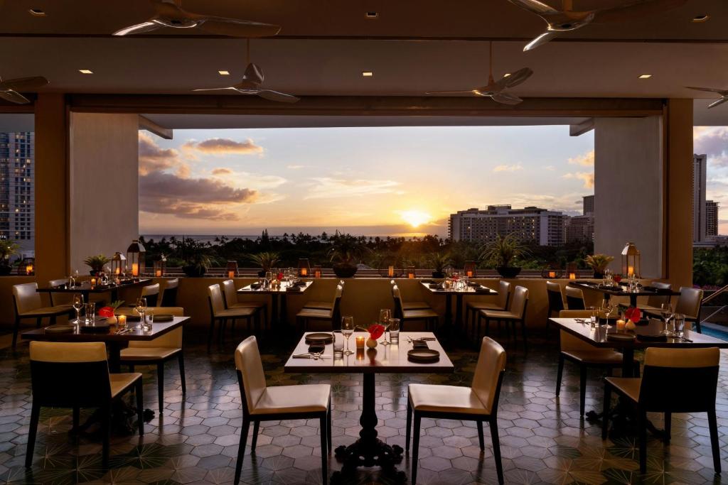 Restaurace v ubytování The Ritz-Carlton Residences, Waikiki Beach Hotel