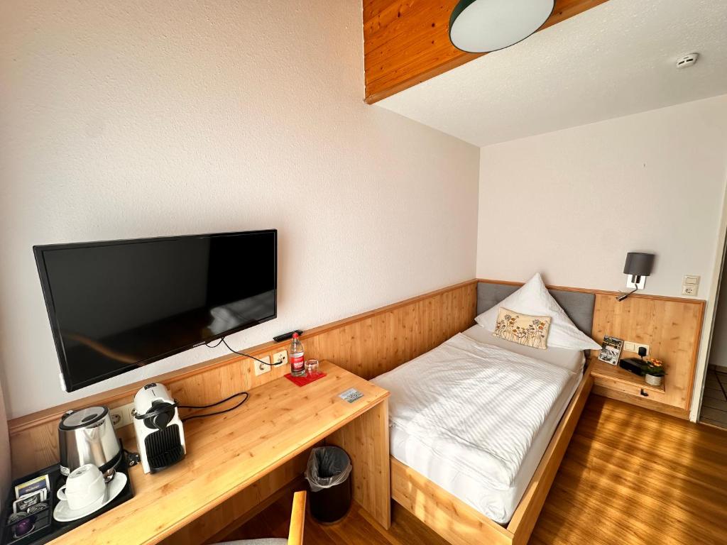 Postel nebo postele na pokoji v ubytování Gasthof Engel