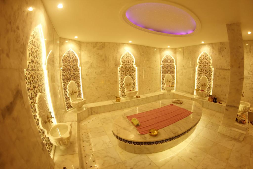 Koupelna v ubytování Adams Hotel