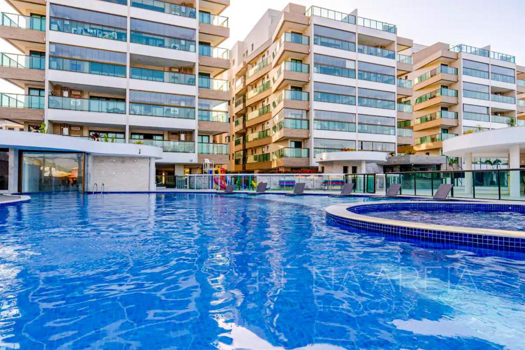 Bazén v ubytování Apartamento em Arraial do Cabo - Vista Mar, Piscina e Churrasqueira Privativa nebo v jeho okolí