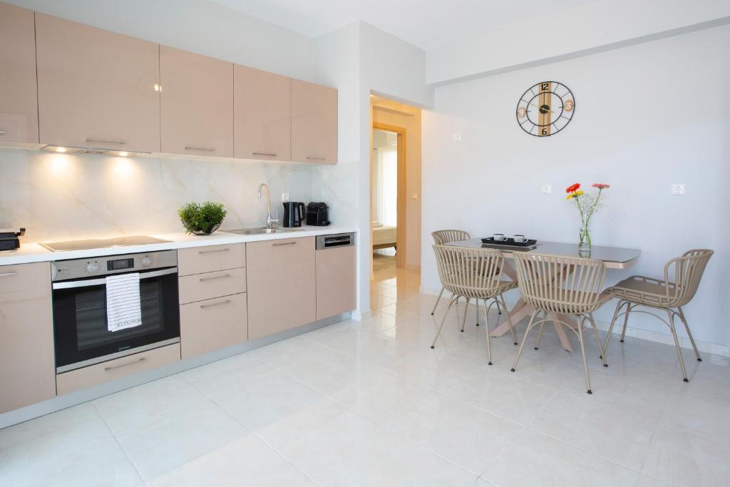 Dapur atau dapur kecil di Theros Apartment 2