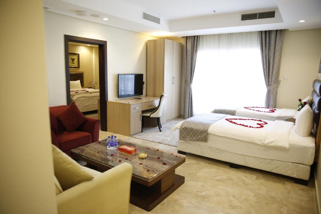 Postel nebo postele na pokoji v ubytování Adams Hotel