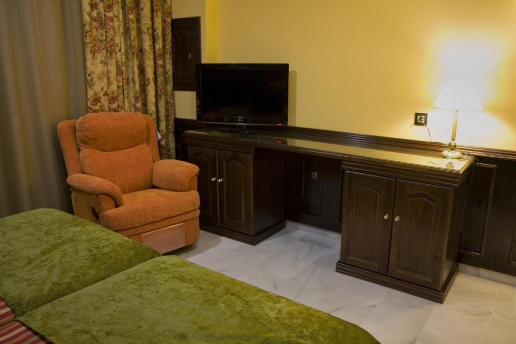 TV a/nebo společenská místnost v ubytování Hotel Las Acacias