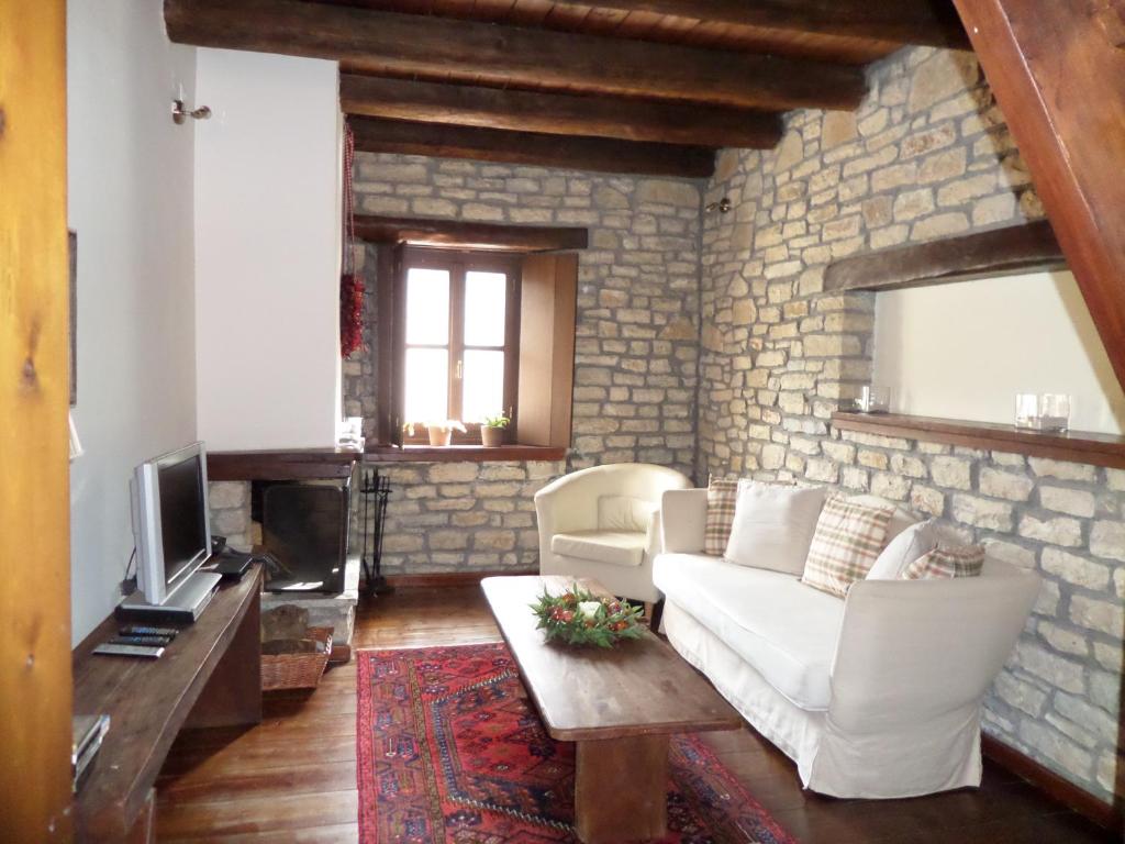 A seating area at Arhontiko Aristis
