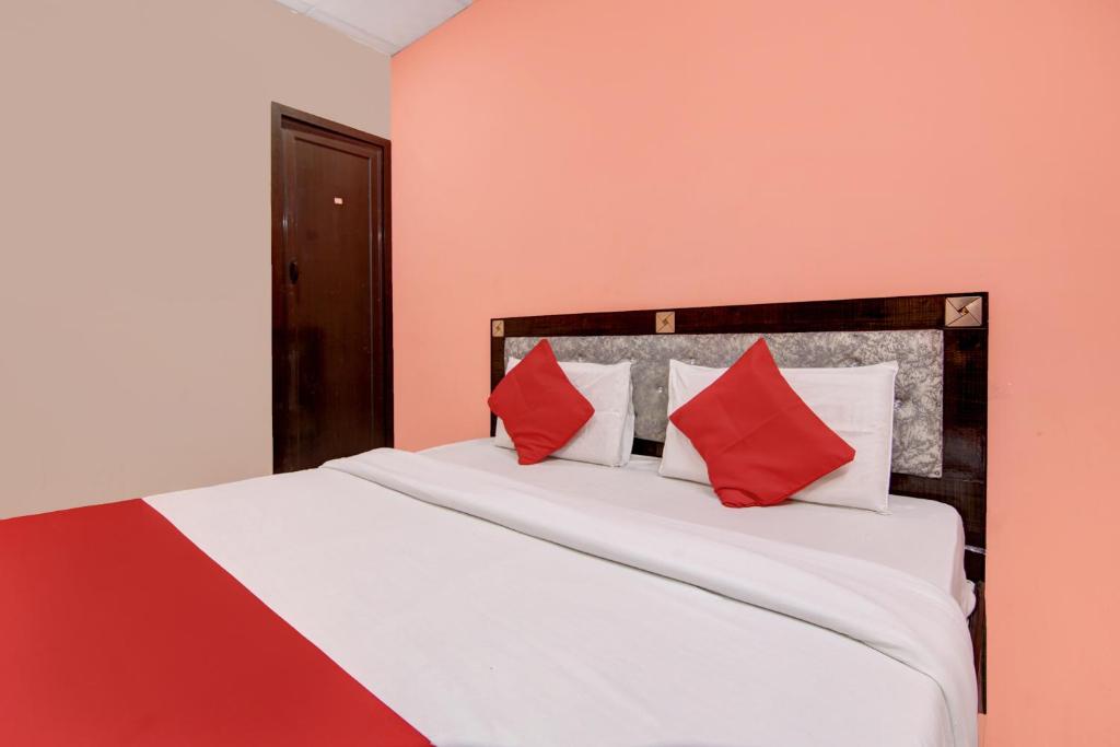 Postel nebo postele na pokoji v ubytování Super Hotel O Siddhartha Guest House