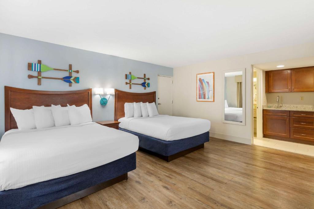 Postel nebo postele na pokoji v ubytování Best Western Cocoa Beach - Port Canaveral