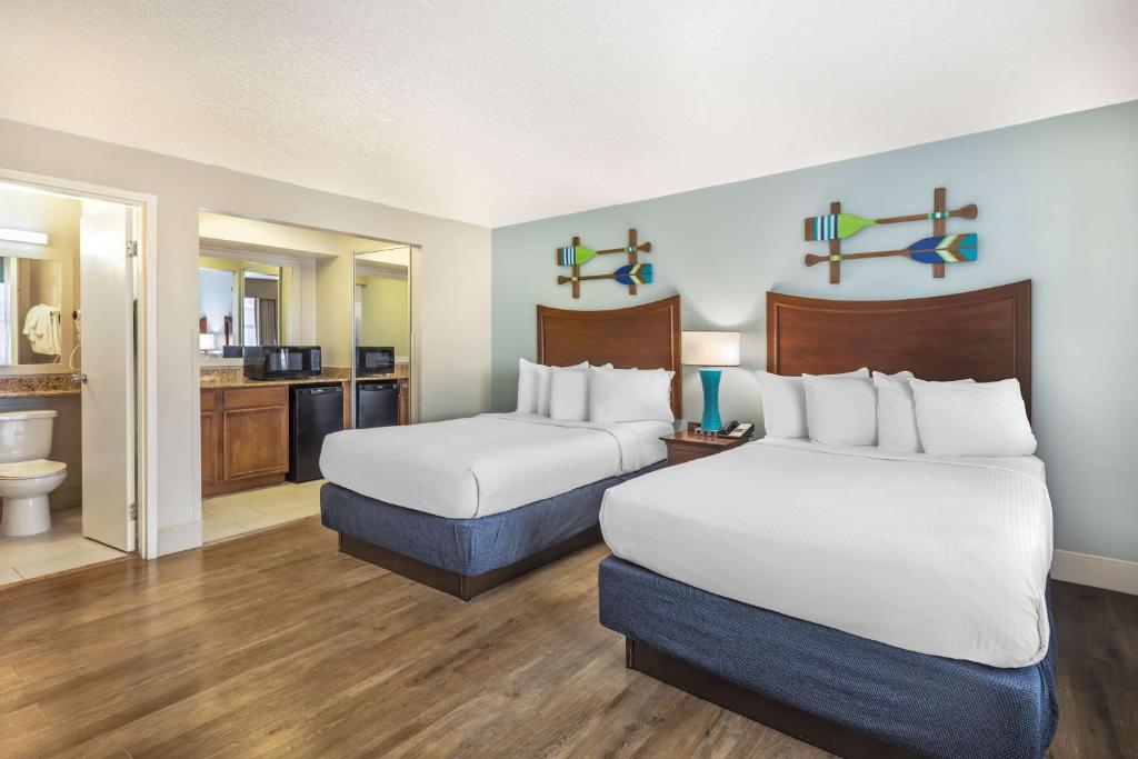 Postel nebo postele na pokoji v ubytování Best Western Cocoa Beach - Port Canaveral