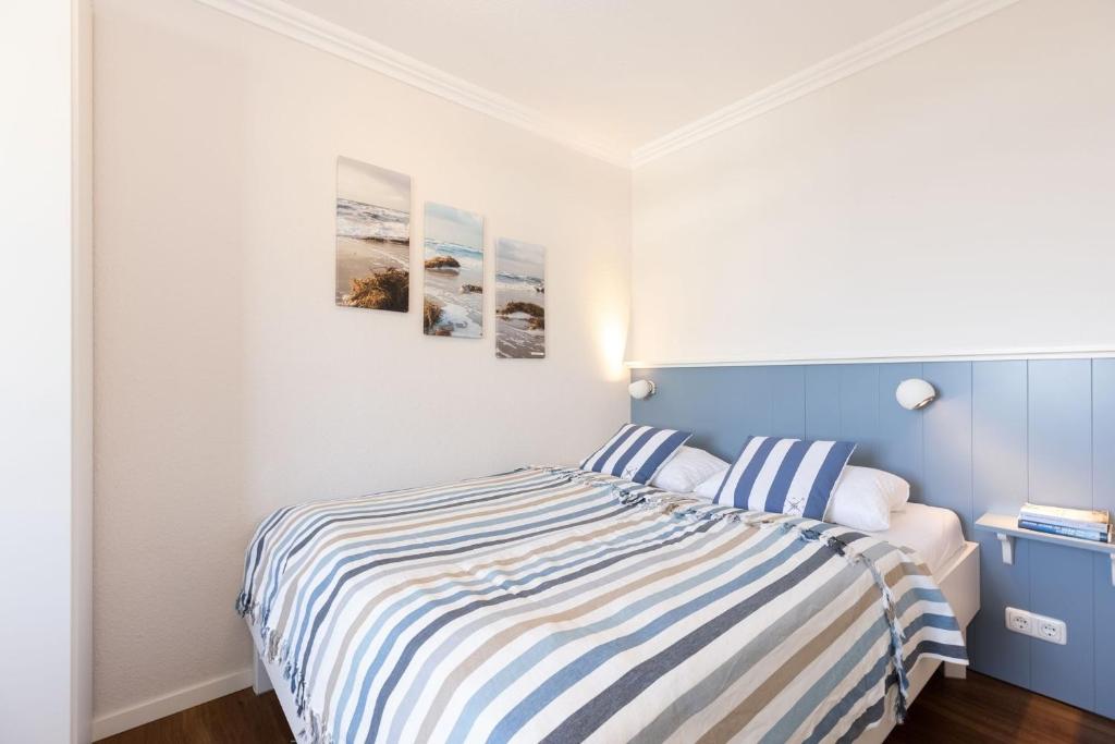 Postel nebo postele na pokoji v ubytování Grömitz Center Wohnung 763