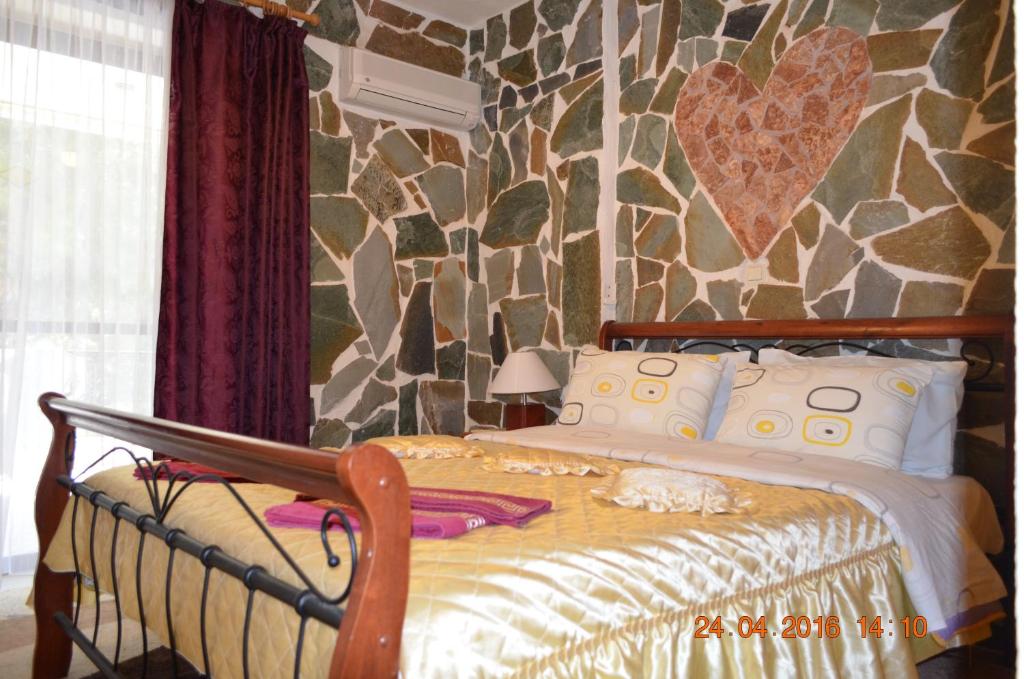 Postel nebo postele na pokoji v ubytování Apartments Zoumperi