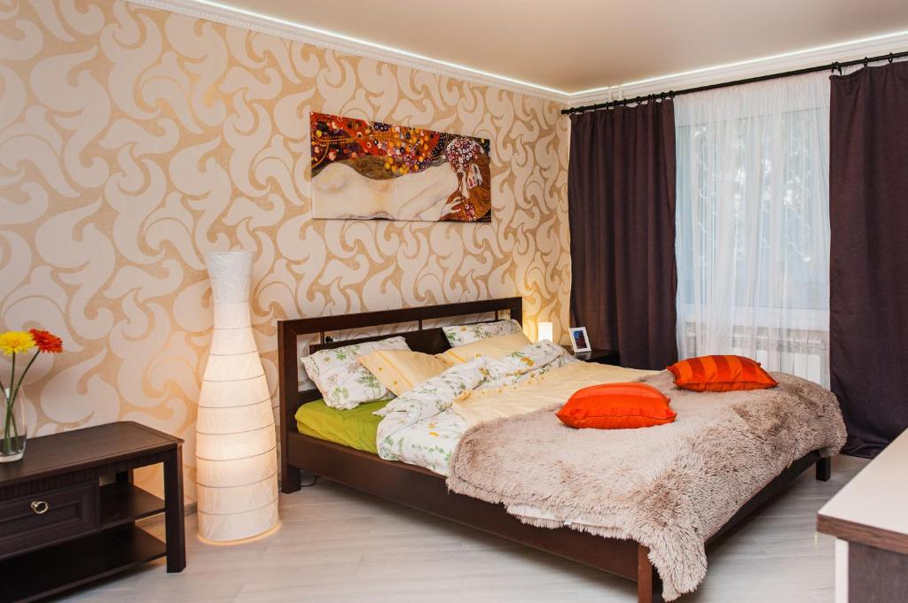 Una cama o camas en una habitación de Apartment on Chekhova