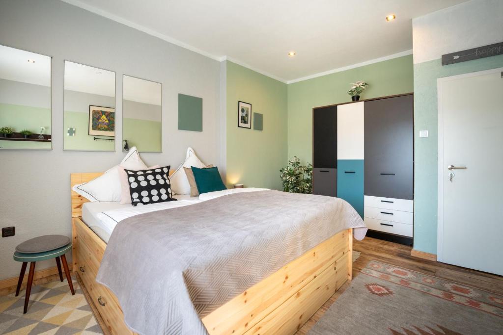 Postel nebo postele na pokoji v ubytování Charmante Privatzimmer in der Stadt