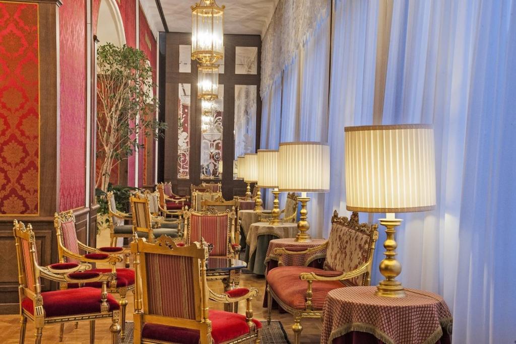 Posezení v ubytování Hotel Regina Palace