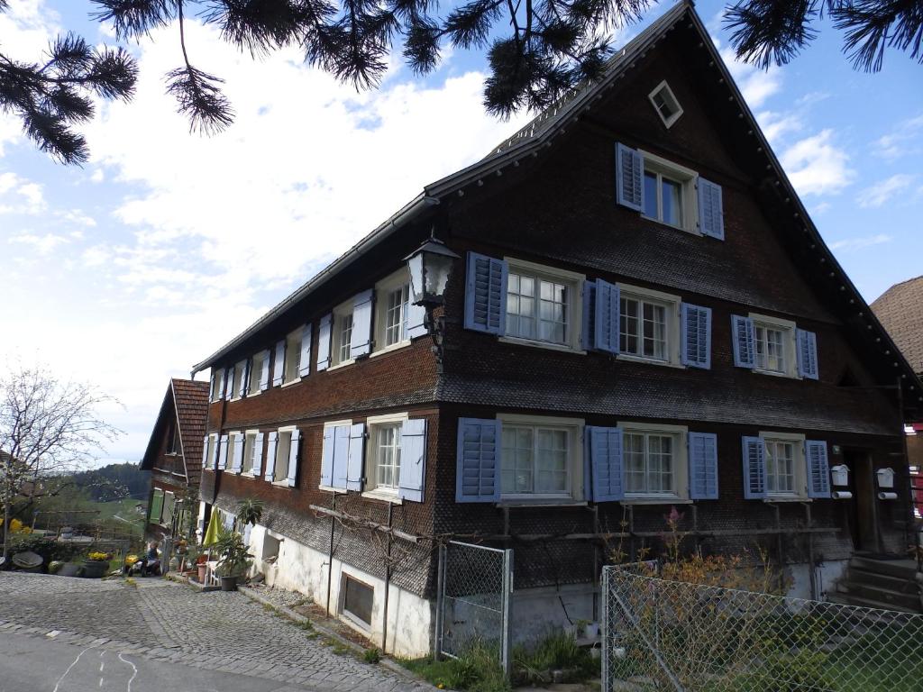 Budova, v ktorej sa apartmán nachádza