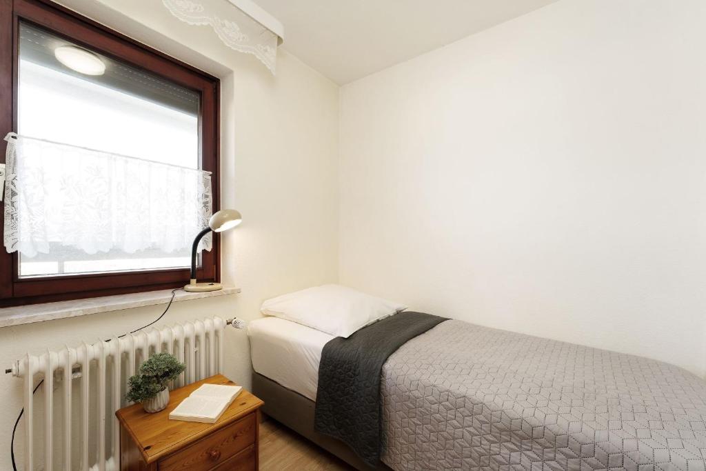 Postel nebo postele na pokoji v ubytování Grömitz Center Wohnung 759