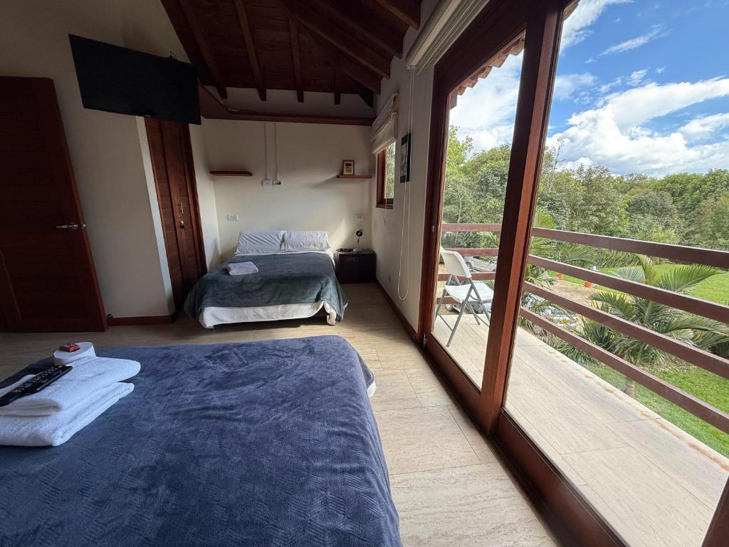 Postel nebo postele na pokoji v ubytování Las Marías ApartaSuites