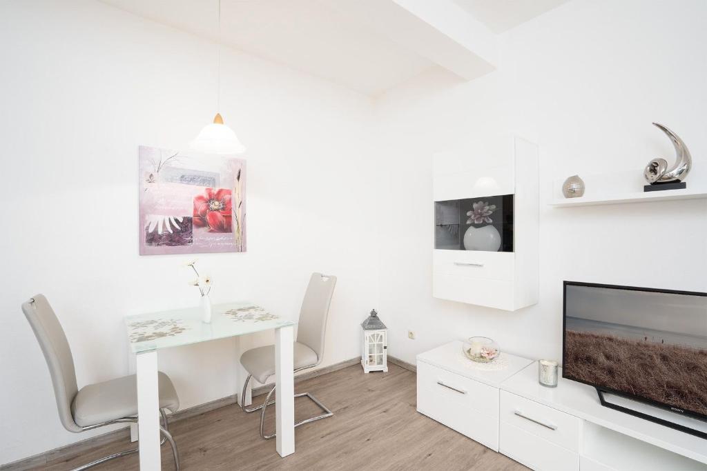 TV a/nebo společenská místnost v ubytování Haus Seebrise- Wohnung 7