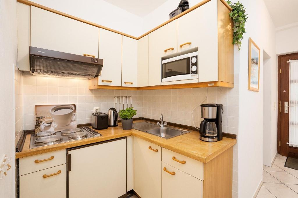 Kuchyň nebo kuchyňský kout v ubytování Haus Seebrise- Wohnung 7