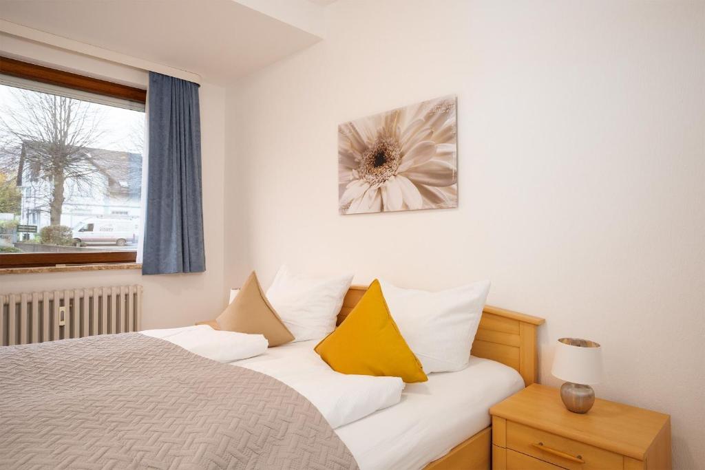 Postel nebo postele na pokoji v ubytování Haus Seebrise- Wohnung 7