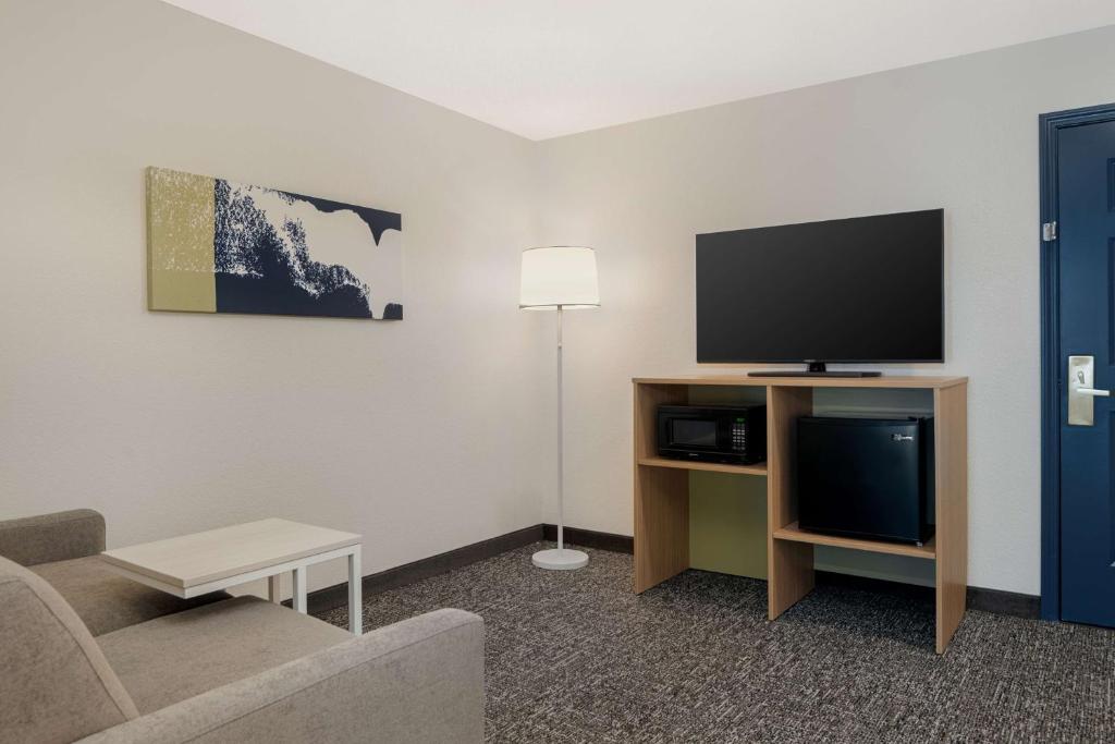 TV/Unterhaltungsangebot in der Unterkunft Spark by Hilton Summerville