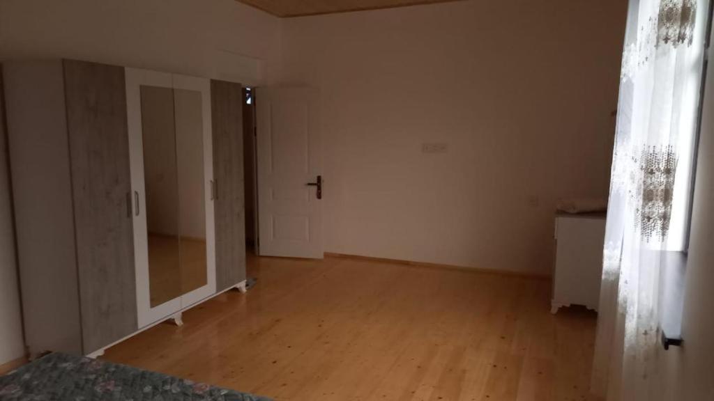 Gallery image of Lahij İsmayilov Green Hostel in Ərǝkit