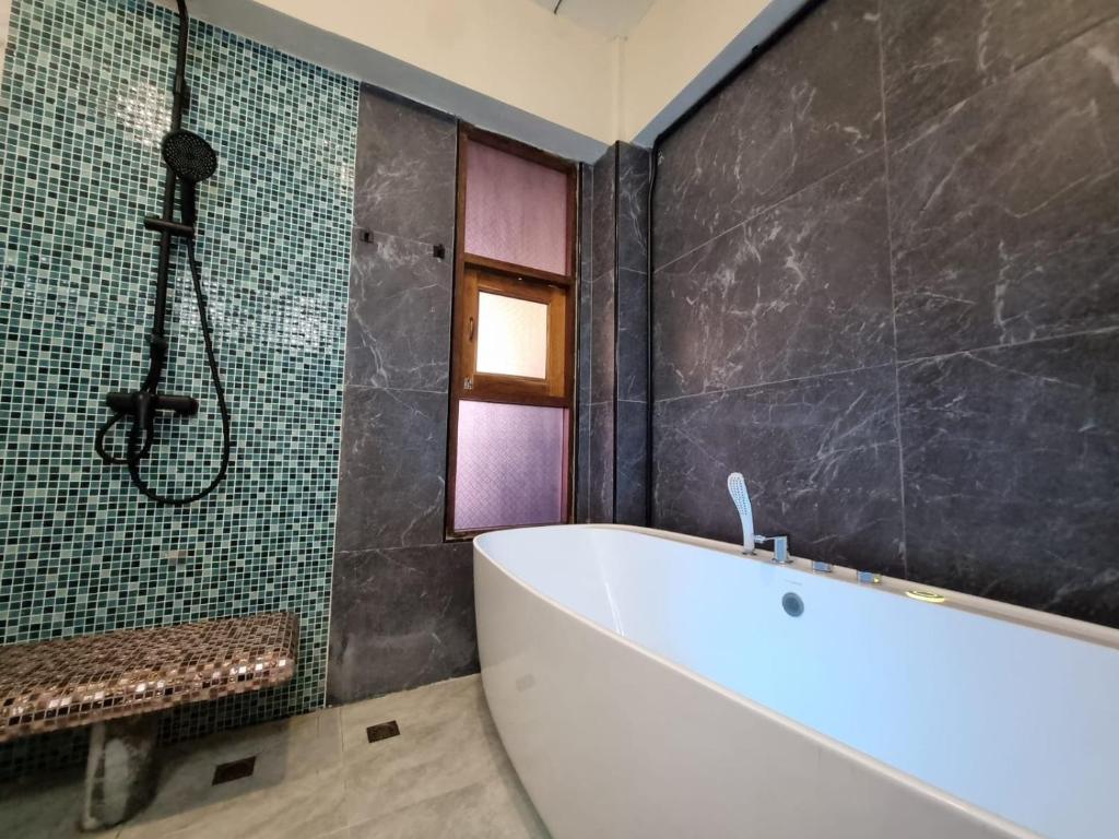 Chiang Ron - Resim 12