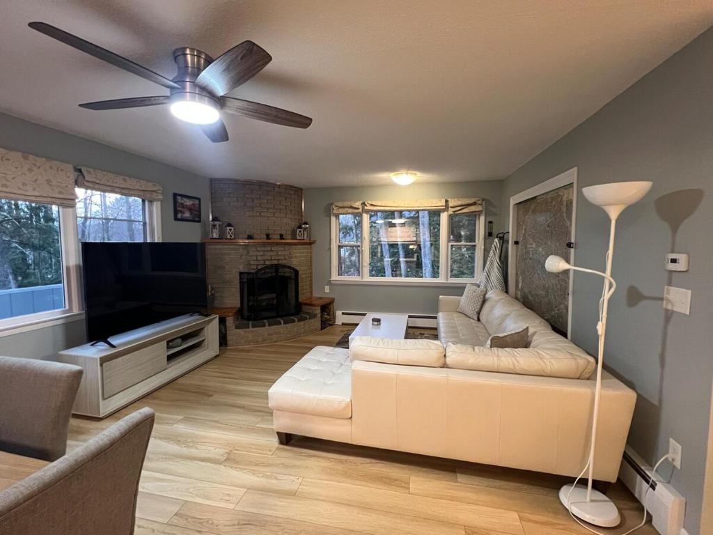 Μια τηλεόραση ή/και κέντρο ψυχαγωγίας στο Home away!