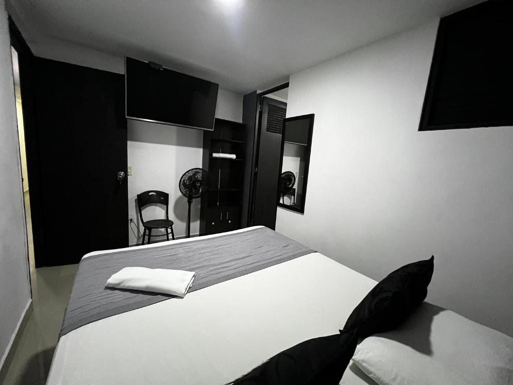 Postel nebo postele na pokoji v ubytování Hotel Laureles Aburrá
