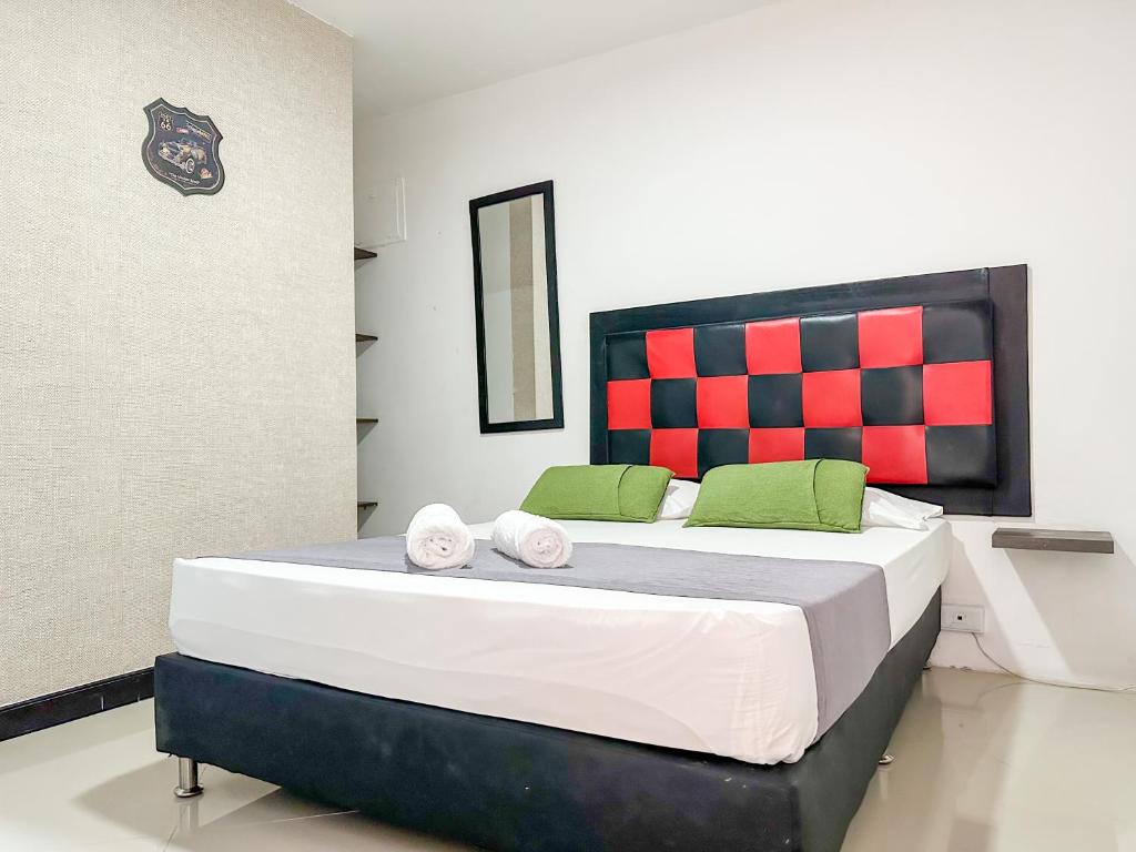 Postel nebo postele na pokoji v ubytování Hotel Laureles Aburrá