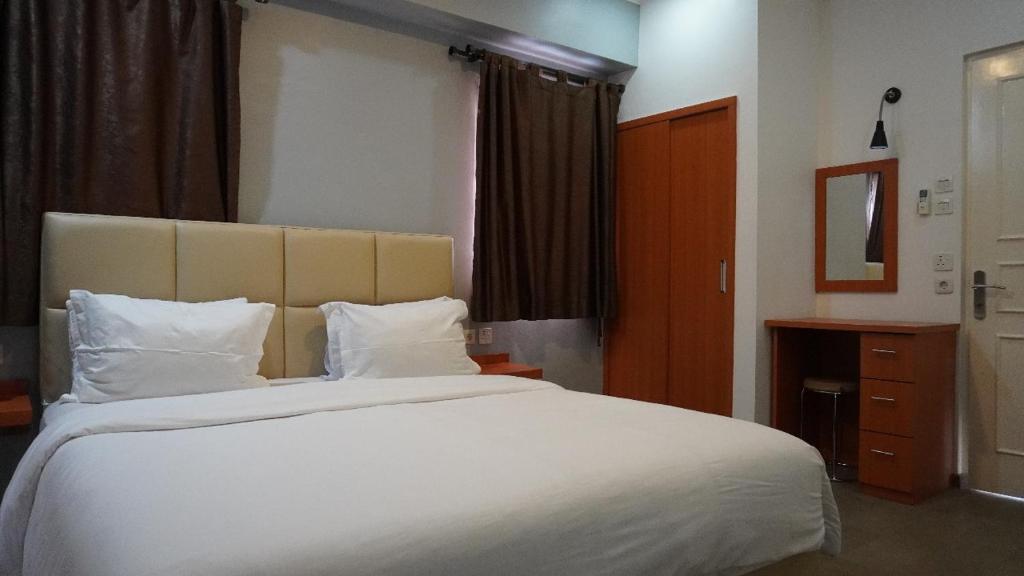 Postel nebo postele na pokoji v ubytování Diyar Villas Puncak K3/2