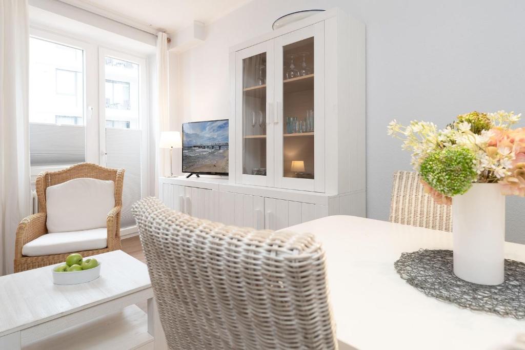TV a/nebo společenská místnost v ubytování Solymar Wohnung 22