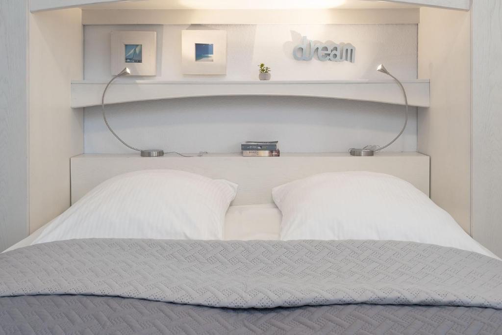 Postel nebo postele na pokoji v ubytování Solymar Wohnung 22