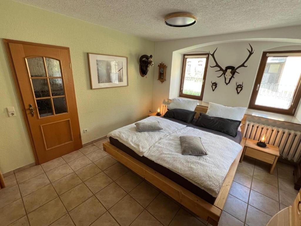 Postel nebo postele na pokoji v ubytování Landhaus zum Sieben-Täler-Blick