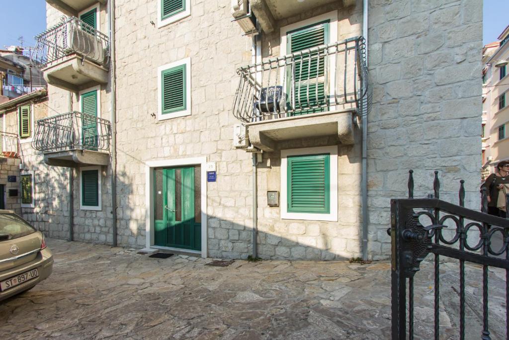 Budova, v ktorej sa apartmán nachádza