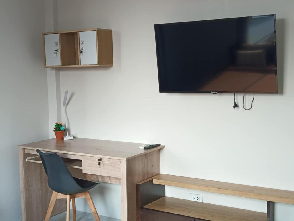 Televisyen dan/atau pusat hiburan di Sila Apartment