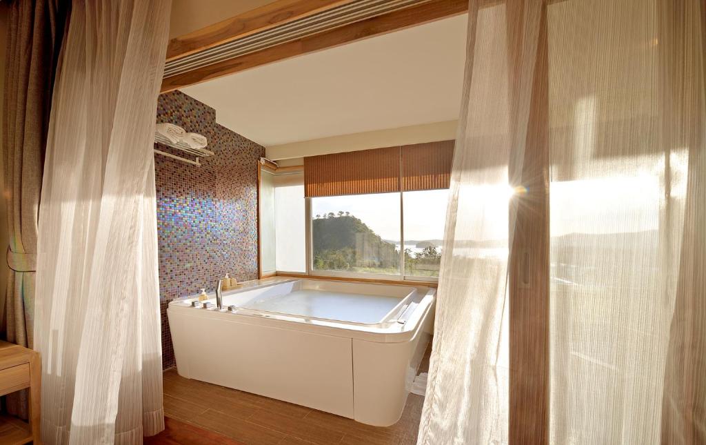 Pakasai Resort - SHA Extra Plus - Ocean Chalet Suite