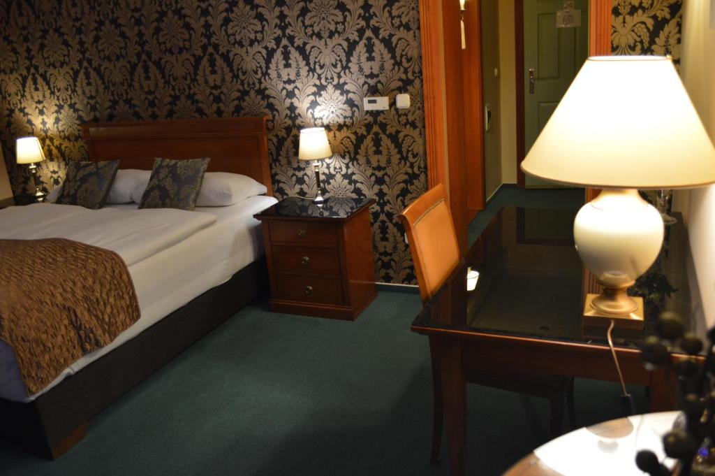 Postel nebo postele na pokoji v ubytování Platán Hotel
