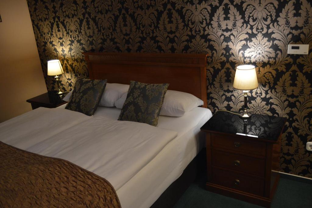 Postel nebo postele na pokoji v ubytování Platán Hotel