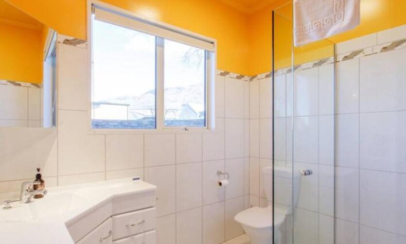 Wanaka Lake House - Close to That Wanaka Tree - Resim 15