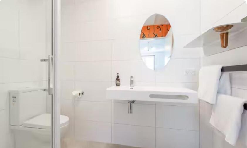 Wanaka Lake House - Close to That Wanaka Tree - Resim 8